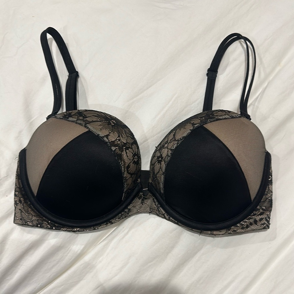 MOVING SALE Victoria’s Secret Black and Nude Lace Very Sexy Multi-Way Bra